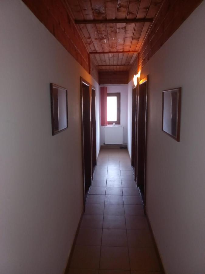 Double Room With Private Bathroom By Osteria Constantino Тырговиште Экстерьер фото